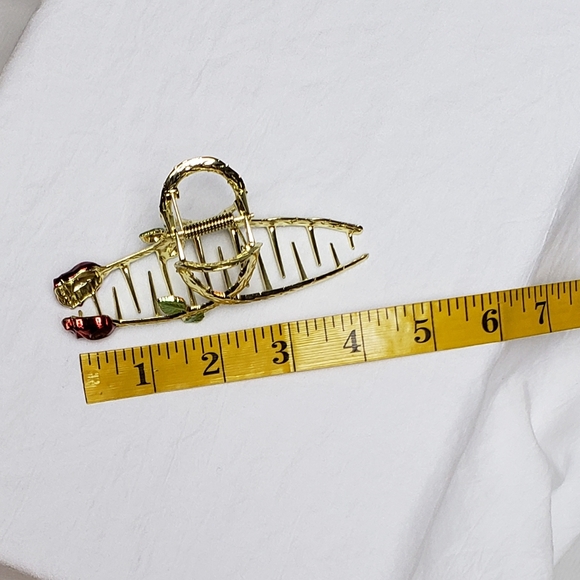 🌹 Giant Red Rose Jaw Hair Clip - Picture 7 of 7